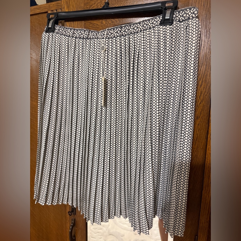 Max Studio Black and Off-white A-Line Skirt, XL